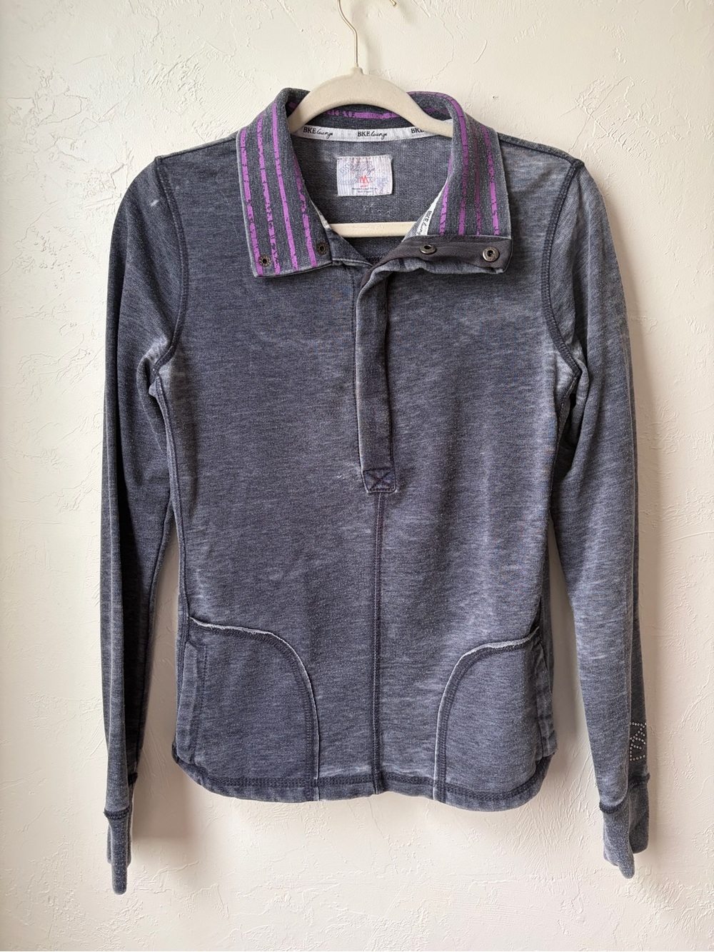 BKE Lounge Gray Snap Henley Sweatshirt Purple Stripe 1967 Graphic Medium